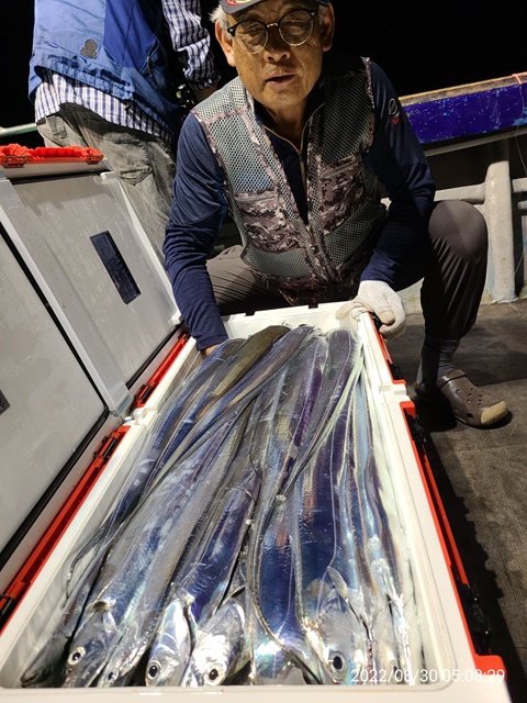 2022. 08. 29 ★[대물을 잡는 사람들 선상낚시 1번지] "3-4지 이상으로 쿨러 만땅 <자리여유>